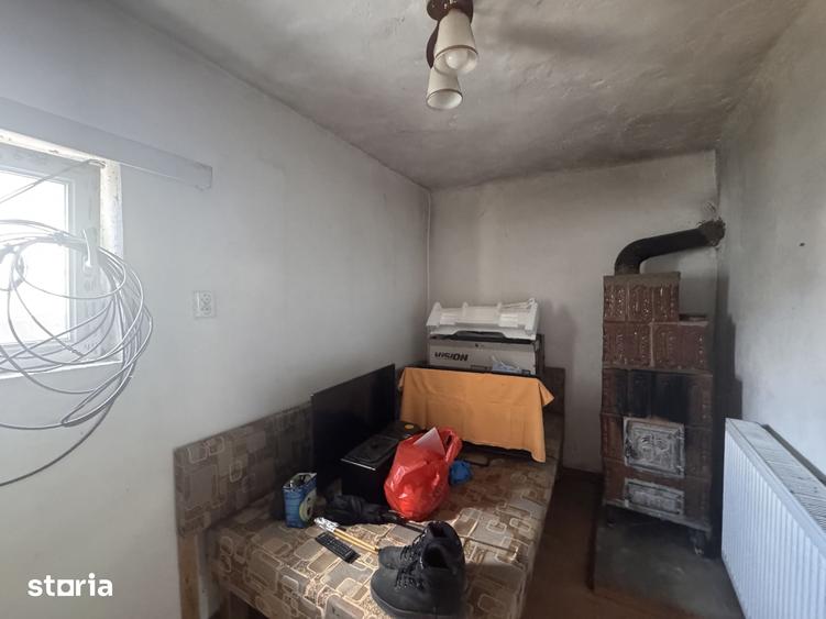 Casă cu 3 camere cu Teren 2000 Mp în Stâlpeni