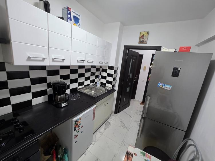 Apartament cu 2 camere semidecomandat în Giurgiului