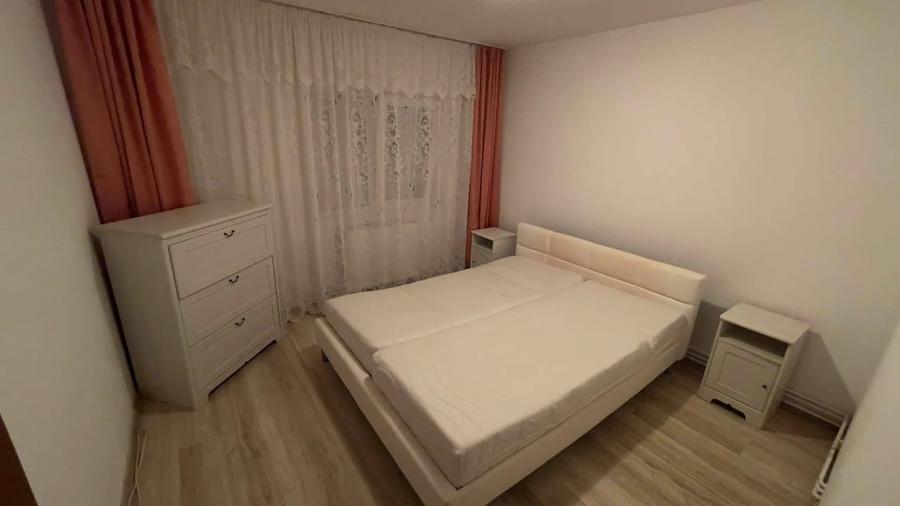 Apartament cu 3 camere decomandat, mobilat în Soarelui