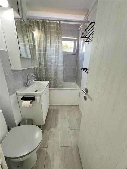 Apartament cu 2 camere semidecomandat în Podu Roș