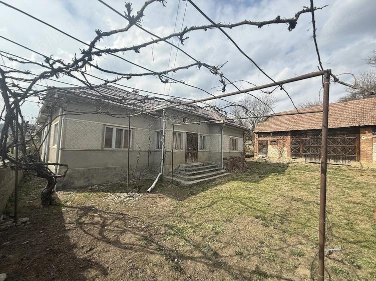 Casă cu 3 camere cu Teren 1000 Mp în Ceaca