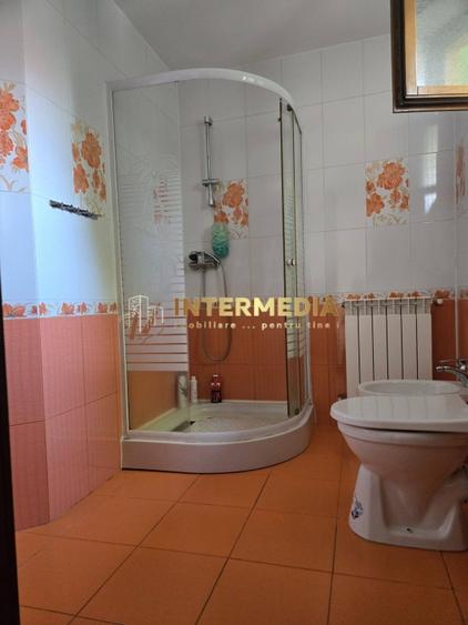 Casă individuală cu 4 camere cu Canalizare în Central