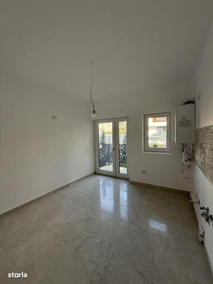 Casă cu 5 camere cu Canalizare în Titan