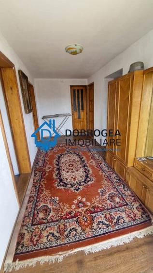 Casă individuală cu 6 camere cu Canalizare în Cataloi