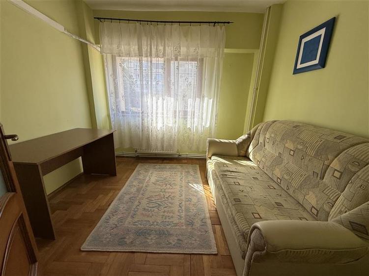 Apartament cu 4 camere decomandat în Ultracentral
