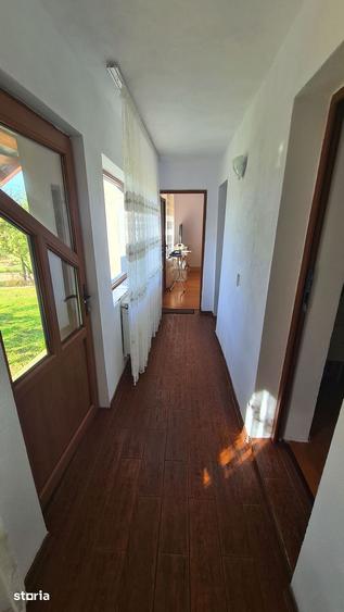 Casă cu 5 camere cu Teren 10706 Mp în Central
