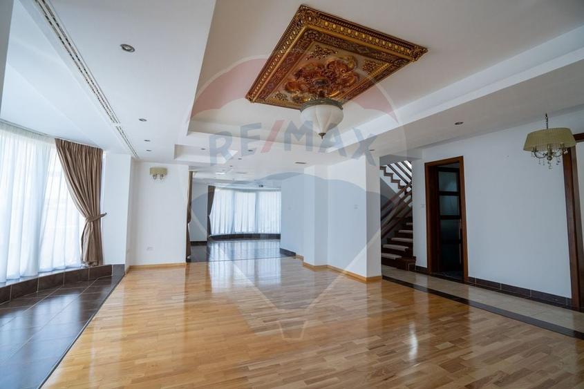 Casă individuală cu 6 camere cu Teren 514 Mp în Sânmartin