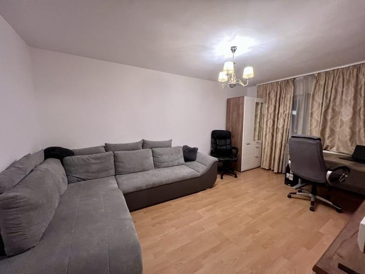 Apartament cu 3 camere decomandat, mobilat în Lipovei
