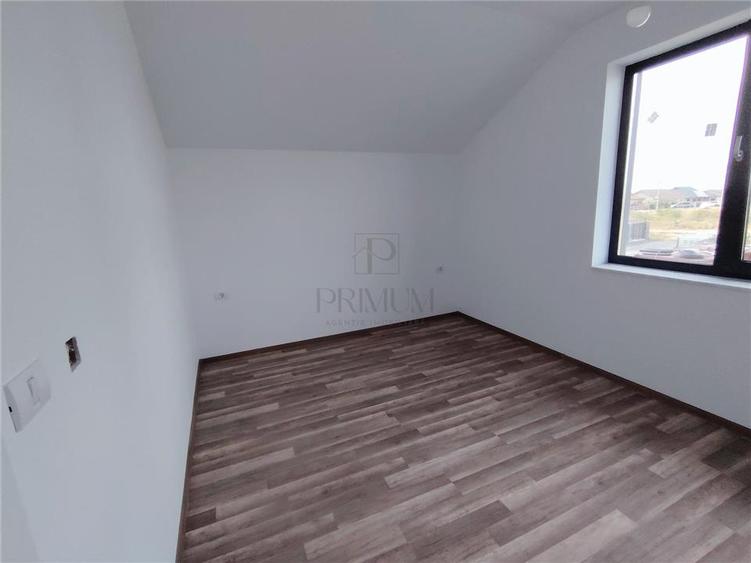 Duplex cu 4 camere cu Canalizare în Moșnița Veche
