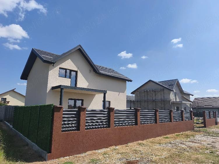 Casă cu Teren 400 Mp în Domnești