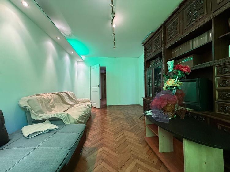 Apartament cu 4 camere semidecomandat, mobilat în Gorjului