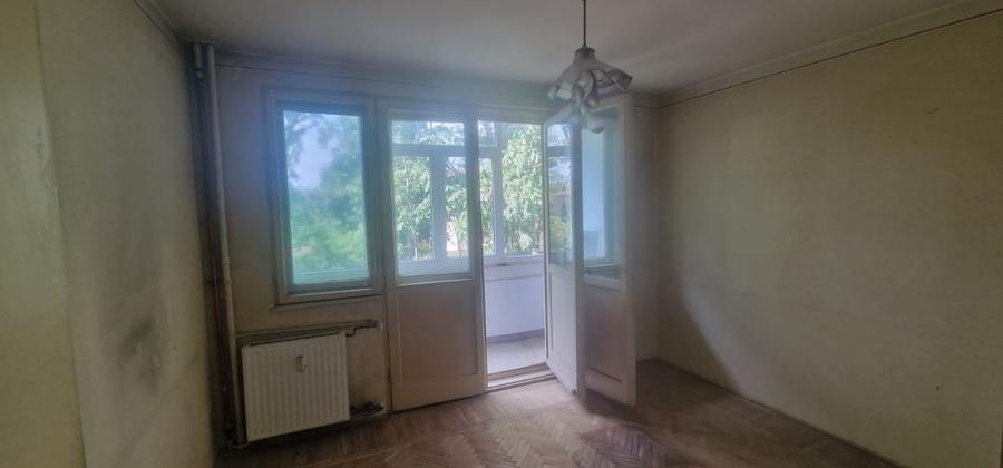 Apartament cu 3 camere semidecomandat în Nord