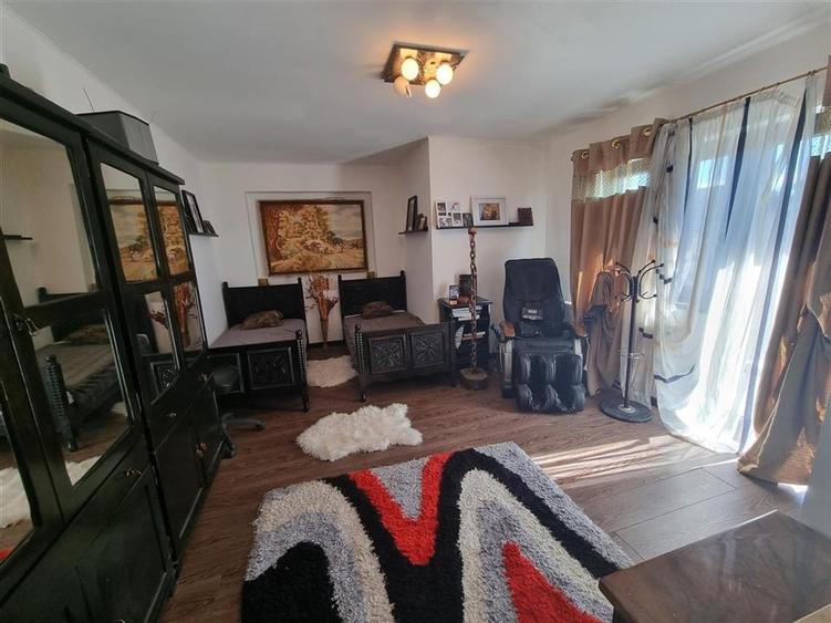Casă individuală cu 4 camere cu Teren 400 Mp în Central