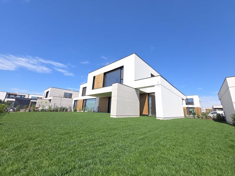 Duplex cu 5 camere cu Canalizare în Tunari