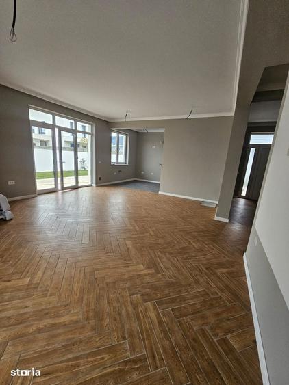 Casă cu 4 camere cu Teren 440 Mp în Central