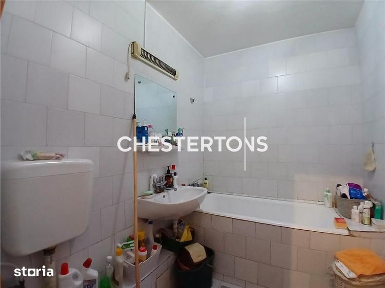 Apartament cu 4 camere semidecomandat în Berceni