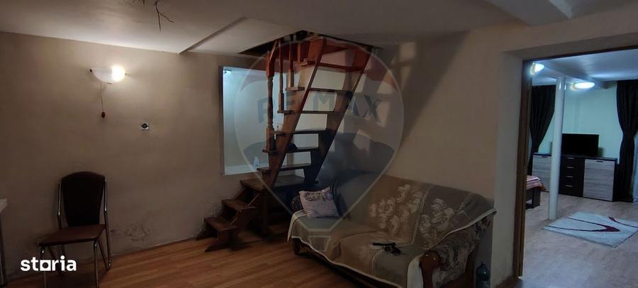 Apartament cu 4 camere, mobilat în Central