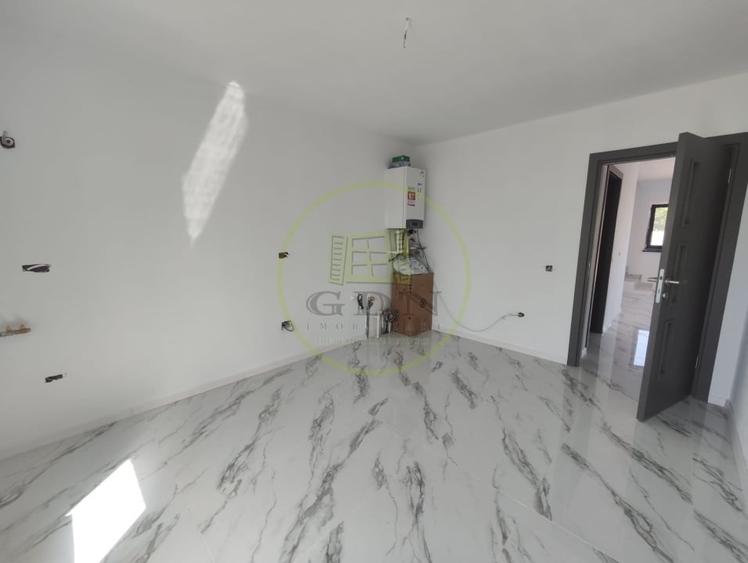 Casă individuală cu 5 camere cu Canalizare în Bariera Vâlcii
