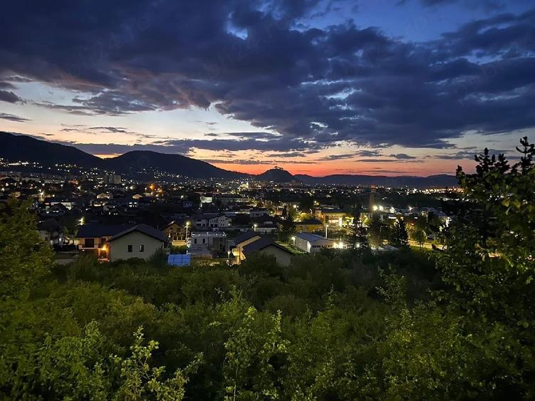 Teren de 800 mp, în Zăvoi