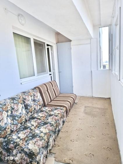 Apartament cu 4 camere semidecomandat, mobilat în Tei
