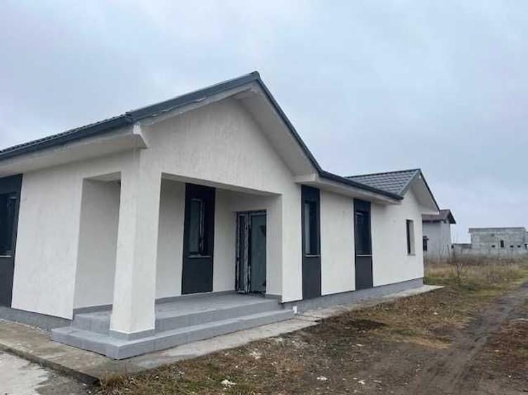 Casă cu 4 camere în Vânători