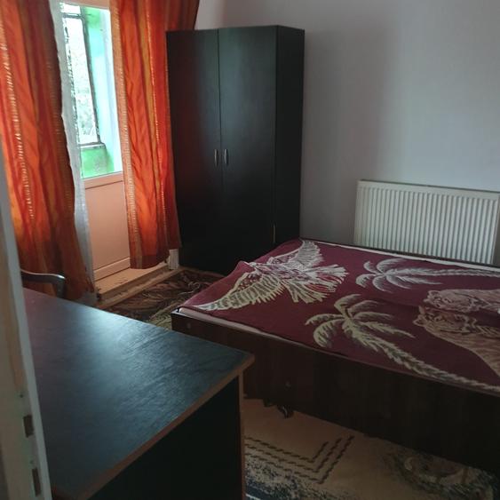 Apartament cu 3 camere în Podu Roș
