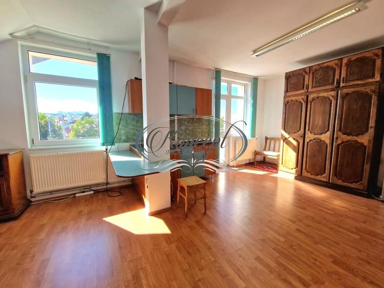 Apartament cu 3 camere semidecomandat, mobilat în Gheorgheni