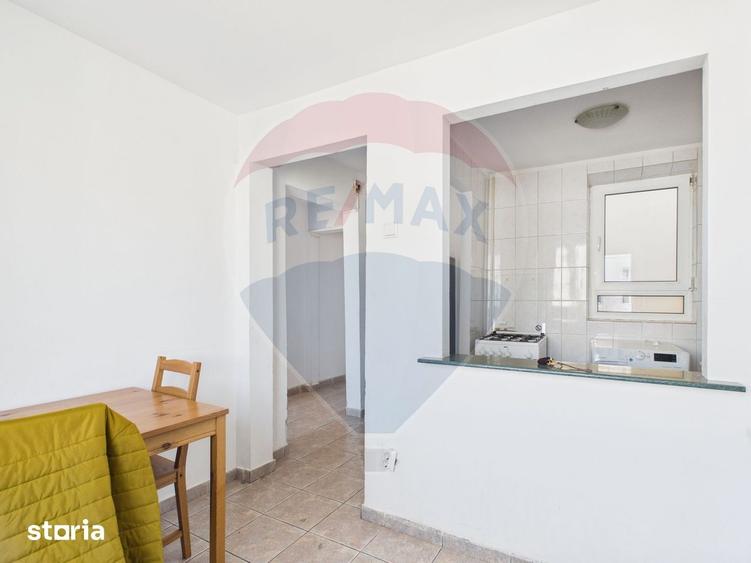 Apartament cu 4 camere, mobilat în Tei