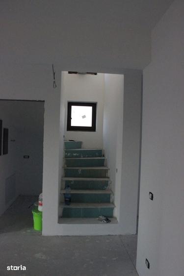 Casă cu 6 camere cu Teren 589 Mp în Săcălaz
