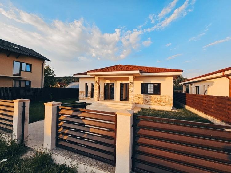 Casă individuală cu 4 camere cu Canalizare în Ștefănești