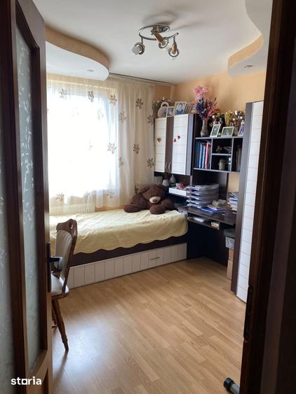 Apartament cu 3 camere decomandat în Sud