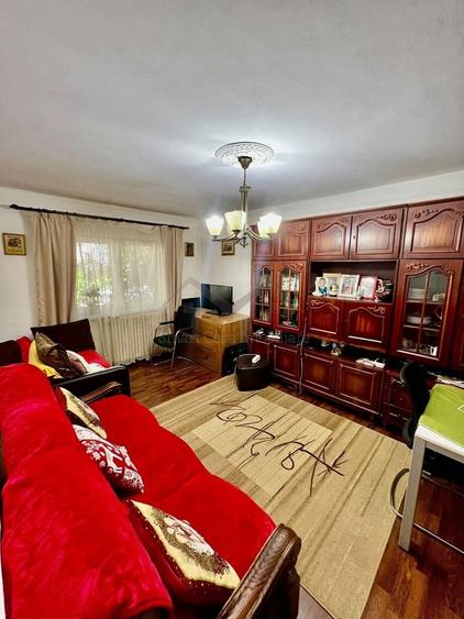 Apartament cu 4 camere decomandat în Nicolina