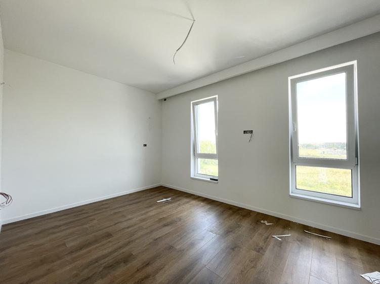 Duplex cu 4 camere cu Teren 340 Mp în Urseni