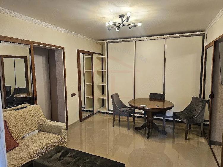Apartament cu 3 camere semidecomandat în Faleză