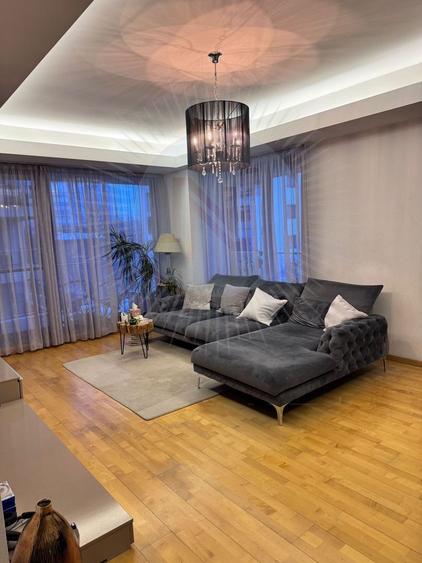 Apartament cu 3 camere decomandat în Herăstrău