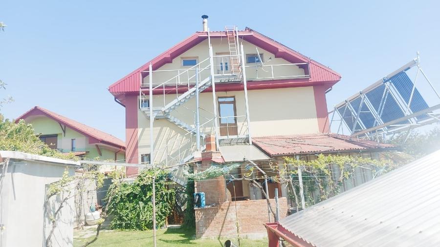 Casă individuală cu 5 camere cu Canalizare în Crucea de Jos