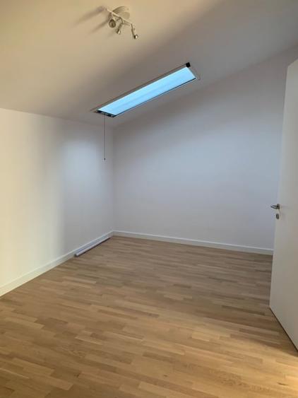 Casă cu 5 camere cu Garaj în Central
