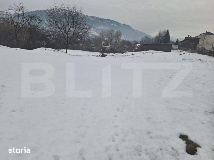 Teren de 3000 mp, în Central