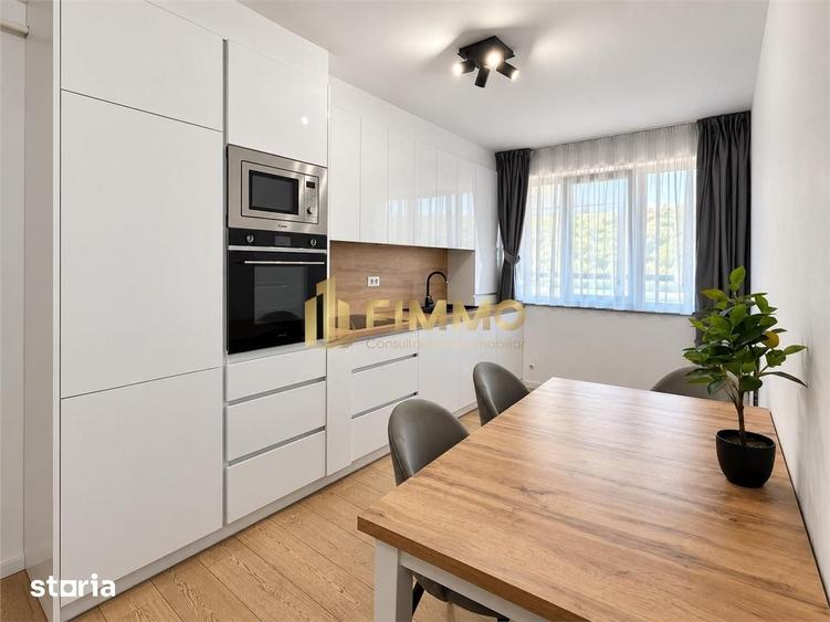 Apartament cu 3 camere semidecomandat în Central