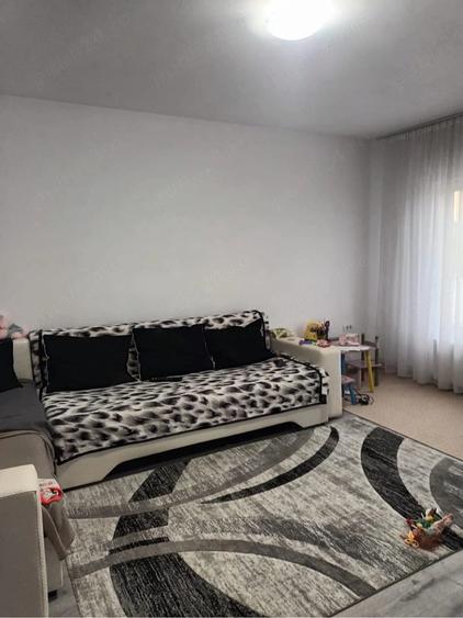 Casă cu 5 camere cu Teren 750 Mp în Golești (Ștefănești)
