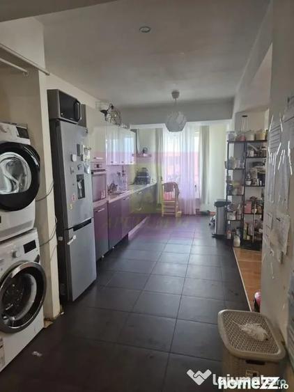 Apartament cu 3 camere decomandat în Dudești