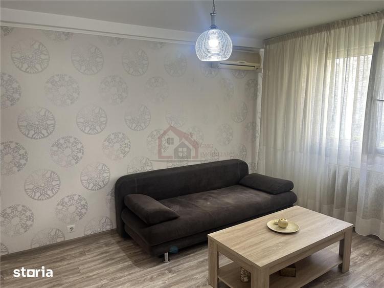 Apartament cu 3 camere semidecomandat în Tei