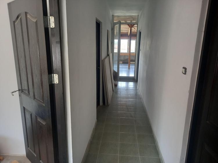 Casă cu 4 camere în Mehala