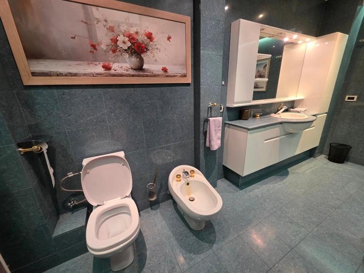 Casă individuală cu 5 camere cu Canalizare în Dorobanți