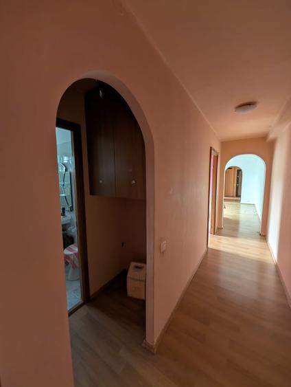 Apartament semidecomandat în Gorjului