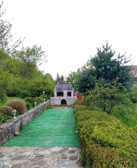 Casă cu 4 camere cu Teren 2500 Mp în Secăria