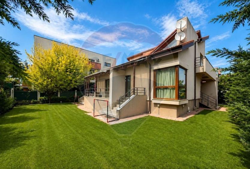 Casă individuală cu 6 camere cu Teren 572 Mp în Central