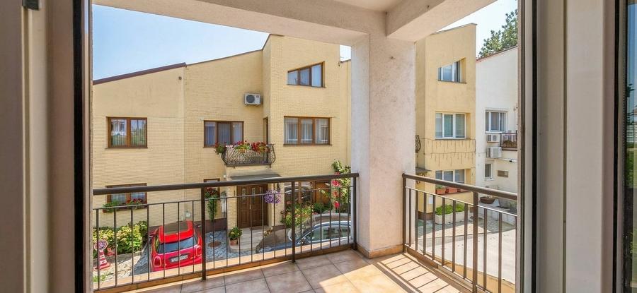 Casă cu 5 camere cu Canalizare în Barbu Văcărescu
