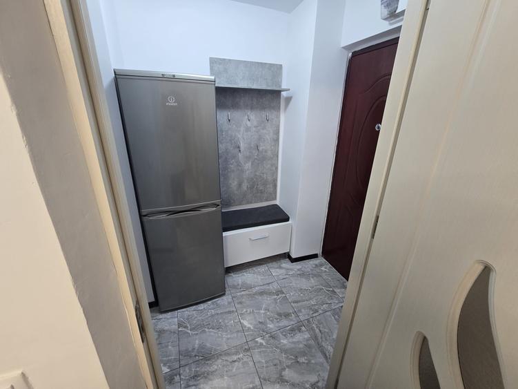 Apartament cu 3 camere nedecomandat în Politehnica