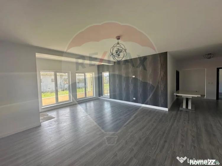 Casă cu 4 camere cu Teren 715 Mp în Lăpuș